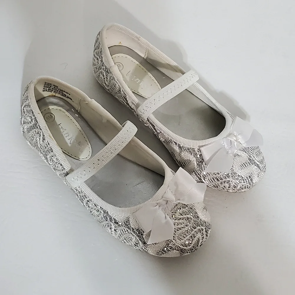 Trinkets Silver Lace Kids Dress Shoes with Bow